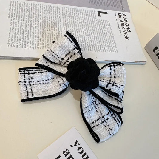 Presilha Laço Tweed Branco Flor Camélia