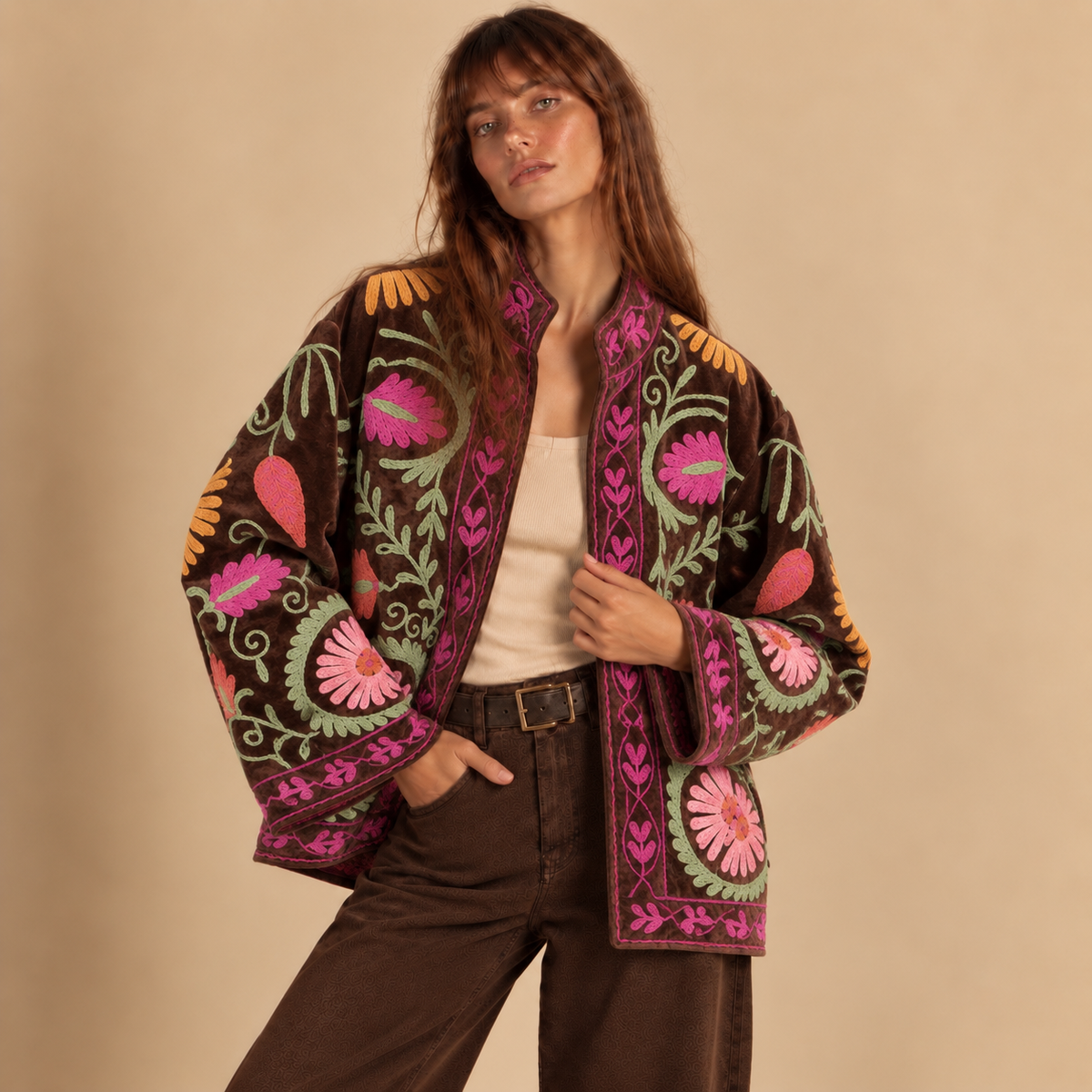 Jaqueta Suzani Bordada de Veludo Floral: Boho Bomber, Forro de Algodão Costurado à Mão