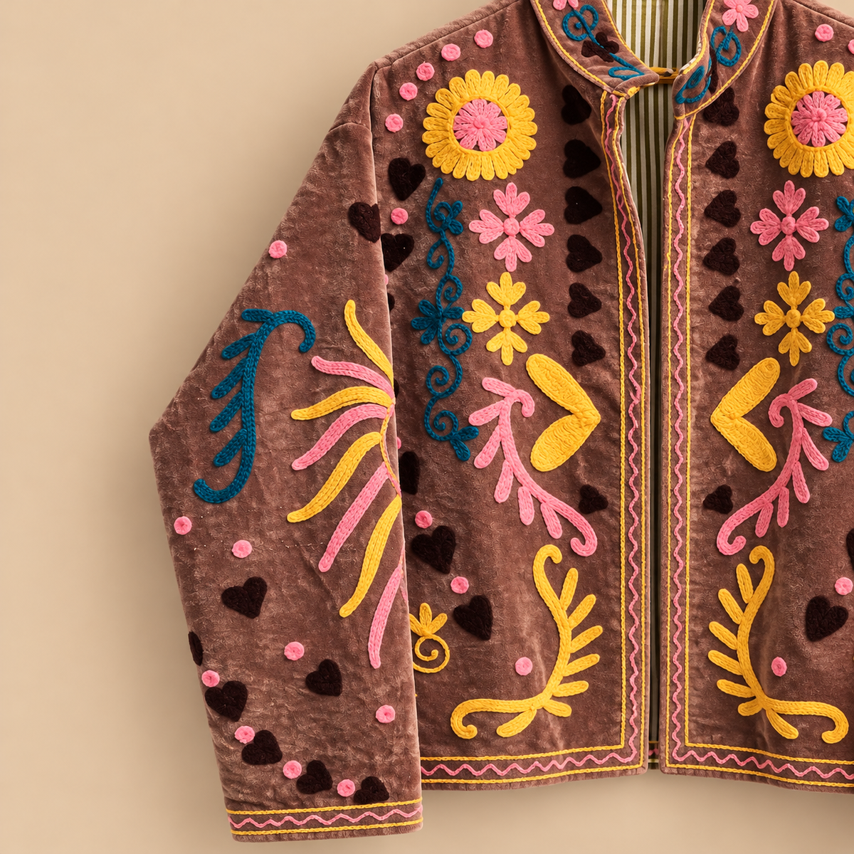Jaqueta Suzani Marrom Bordada de Veludo Floral: Boho, Forro de Algodão Costurado à Mão