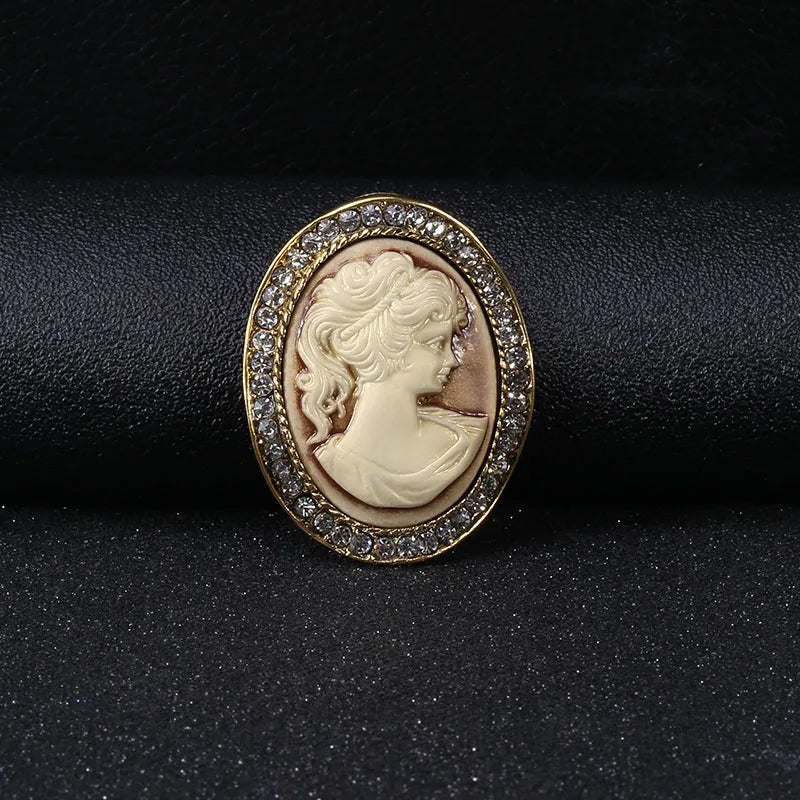 Broche Saki