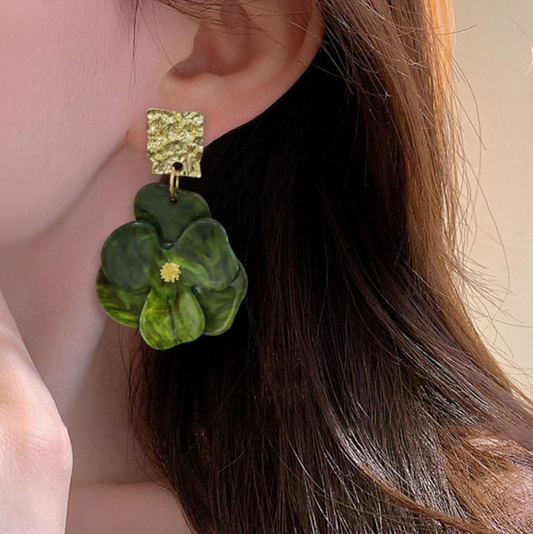 Brinco Elora Verde Pérola